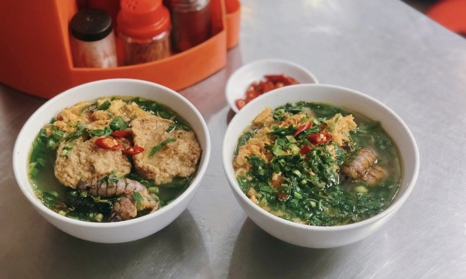 Suất bánh đa cua bề bề đặc sản của quán