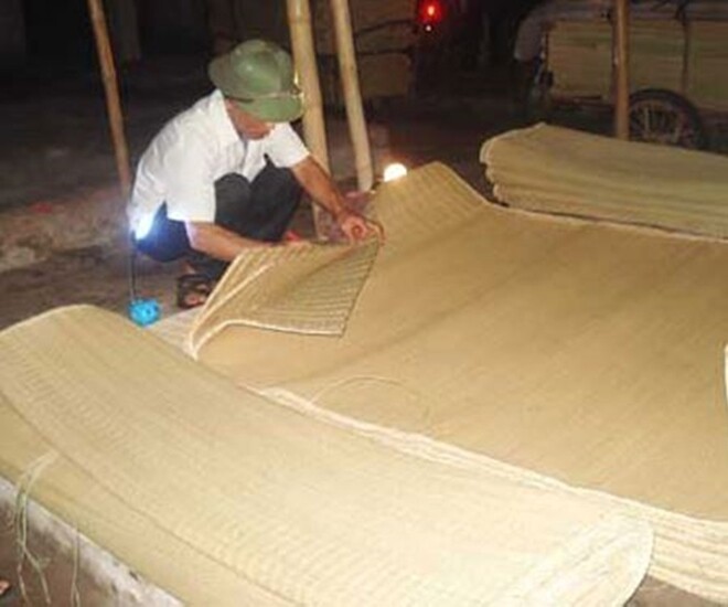 Chiếu trắng được dệt thủ công