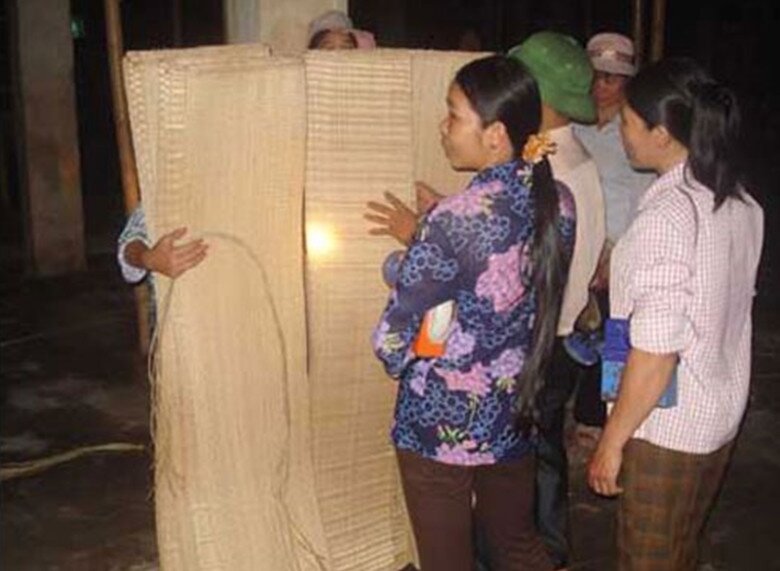 Phiên chợ chiếu đêm vẫn được duy trì cho tới hiện tại, dù đã thưa thớt hơn rất nhiều