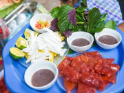 Lifestyle - Món ăn "hạ hỏa" ngày nắng nóng ở Hà Nội, hương vị gây tranh cãi vẫn hút khách