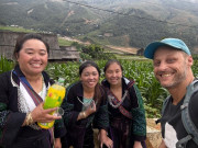 Lifestyle - Khách Tây bật khóc khi rời Việt Nam, nói về người Việt tốt bụng tới kỳ lạ