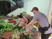 Giá xăng dầu giảm, giá chợ có "hạ nhiệt"?