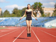 Sức khỏe - 4 kỹ thuật nhảy dây chuẩn giúp đôi chân thon gọn