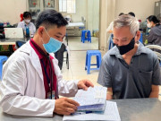 Sức khỏe - Bộ Y tế hướng dẫn tổ chức khám sức khỏe định kỳ theo nhóm tuổi, tránh quá tải