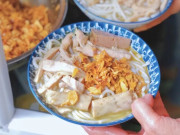 Lifestyle - Món bún đặc sản chỉ có ở Hà Nội, gọi đến đâu ăn đến đấy, quán nào cũng kín chỗ, bán vài tiếng là hết 