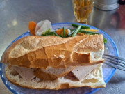 Lifestyle - Quán bánh mì chảo gần 70 năm ở TPHCM, khách xếp hàng chờ mua mỗi sáng