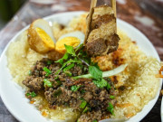 Lifestyle - Quán phở xào 35 năm núp sâu trong ngõ nhỏ Hà Nội, nắng nóng vẫn đông kín khách