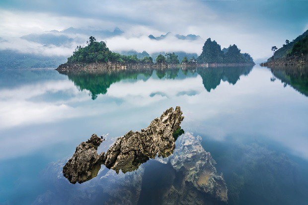 Cách Hà Nội không xa có một nơi như “Vịnh Hạ Long trên núi”, đẹp tựa chốn thần tiên khiến ai cũng mê mẩn 12 Na Hang mang vẻ đẹp huyền bí, đậm chất thơ