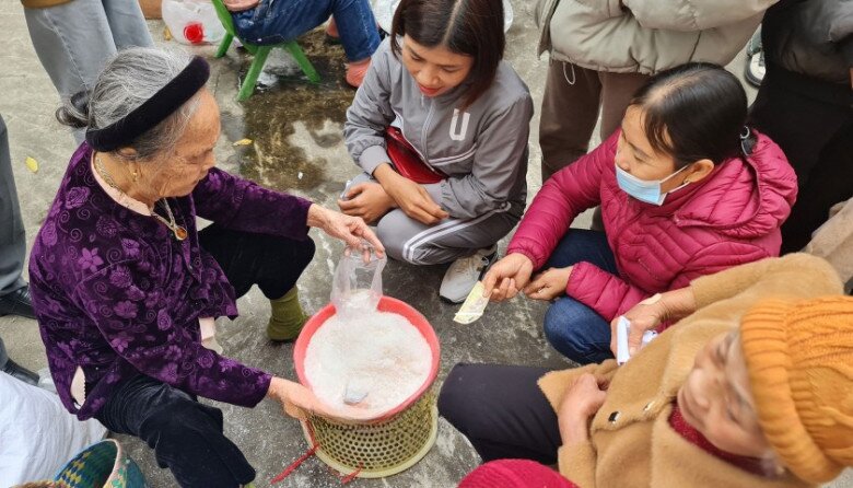 Khu chợ mua bán không mặc cả, chỉ lấy may