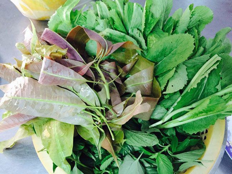Đây là một loại rau thường thấy trong các bữa ăn hoặc những món bánh của người dân ở miền Tây