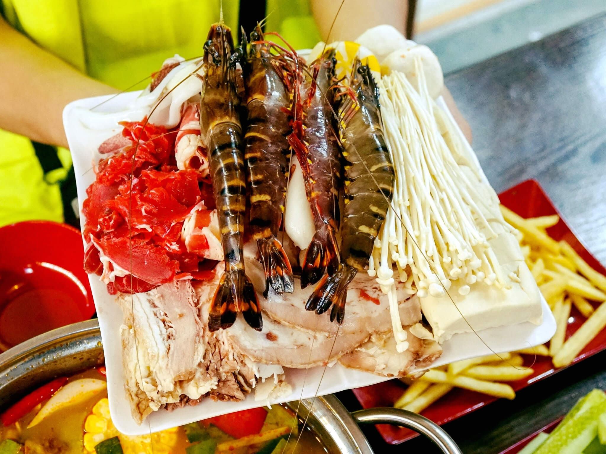 Phố lẩu Phùng Hưng siêu hấp dẫn