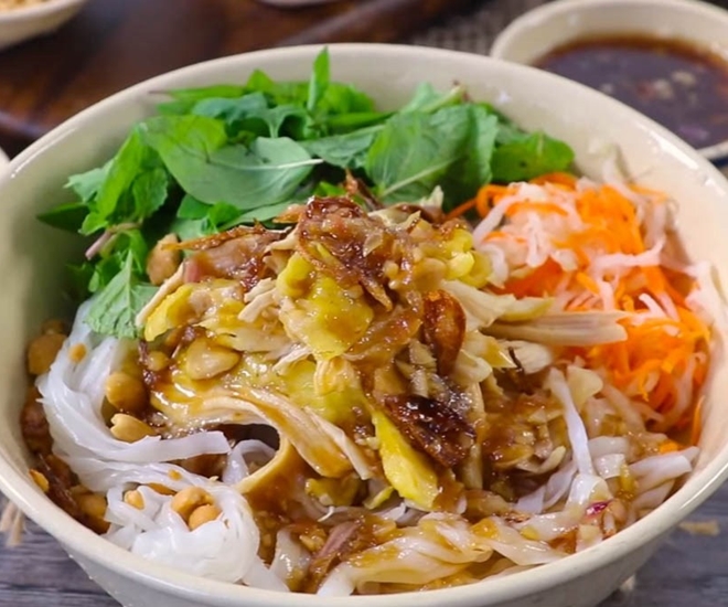 Phở trộn hấp dẫn
