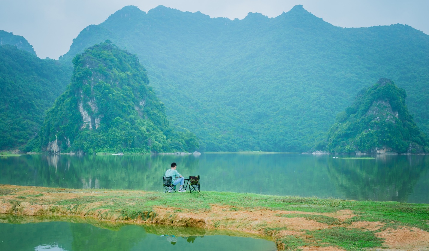 Bức tranh hồ Tuy Lai tuyệt đẹp
