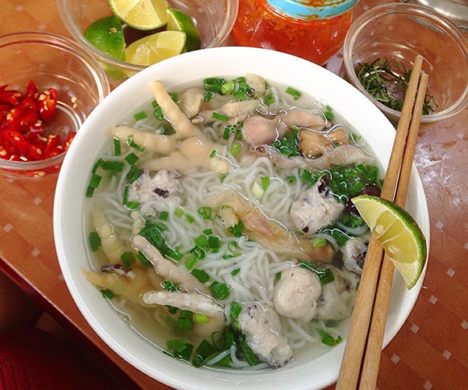 Món bún chân gà rút xương đặc biệt