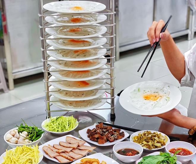 Món ăn đĩa chồng đĩa trông cực kỳ hấp dẫn