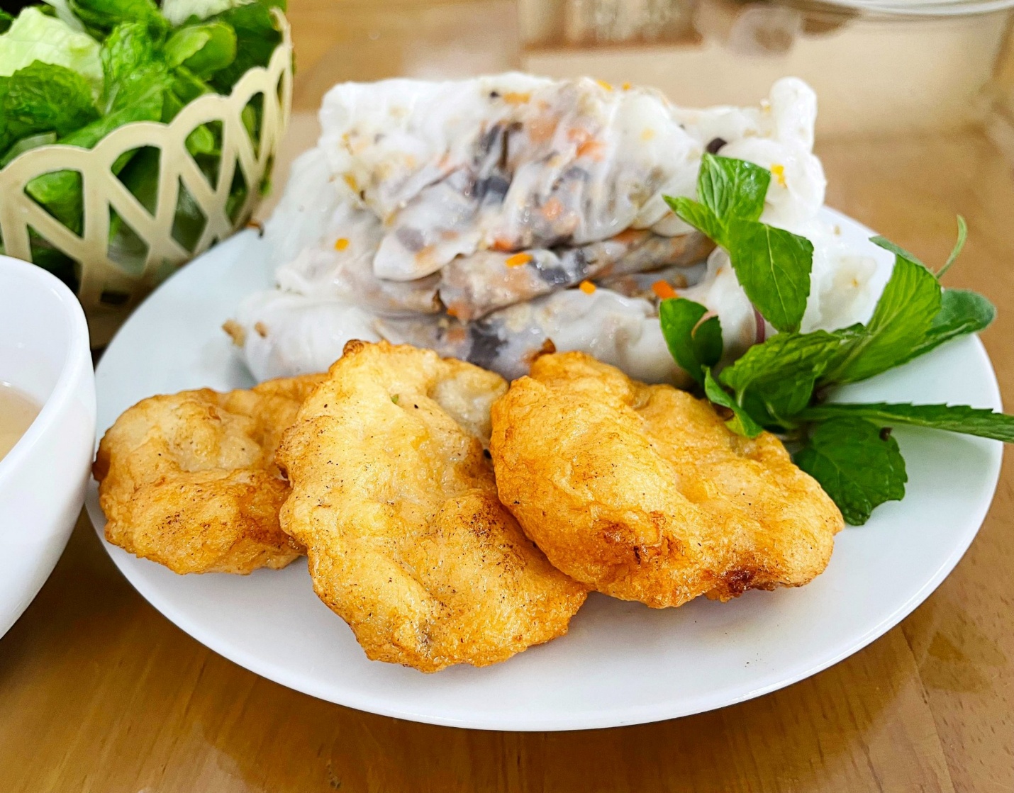 Bánh cuốn chả mực chỉ có ở Quảng Ninh