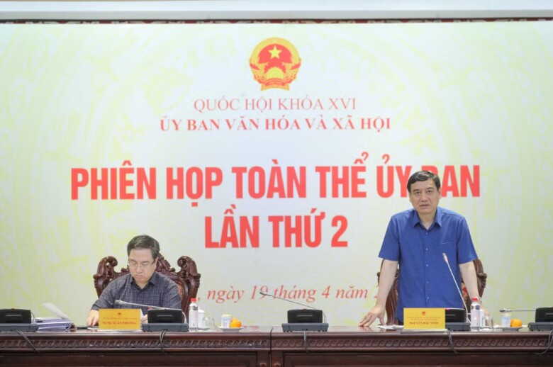 Chủ nhiệm Ủy ban Văn hóa và Xã hội Nguyễn Đắc Vinh phát biểu. Ảnh: Hồ Long