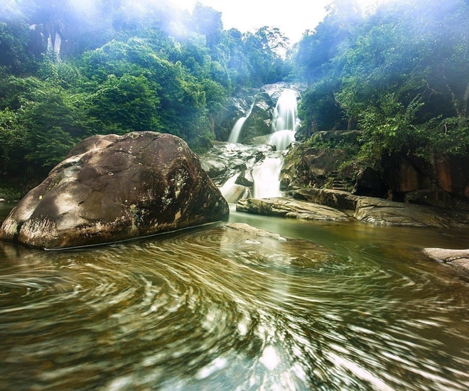 Thác nước 3 tầng đẹp nhất Quảng Ninh