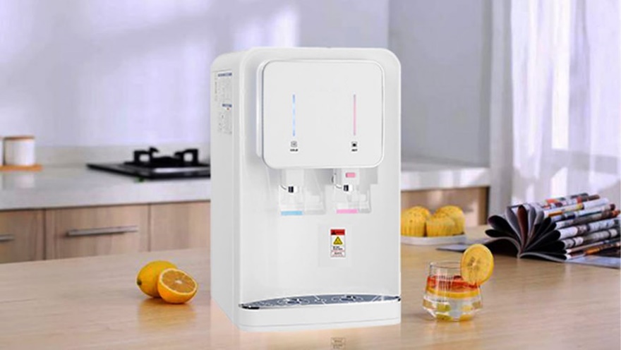 Chiếc máy lọc nước mini để bàn tiện dụng