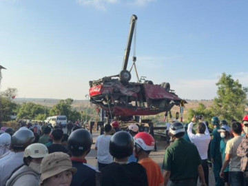 Hiện trường xe khách lao xuống vực khiến 4 người chết, 12 người bị thương