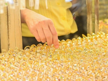 Giá vàng đồng loạt giảm rất mạnh