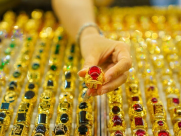 Giá vàng hôm nay 10/4: USD suy yếu, vàng quay đầu tăng mạnh