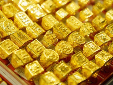 Chốt giá vàng hôm nay ngày 12/4 giảm rất mạnh, người mua lỗ đậm