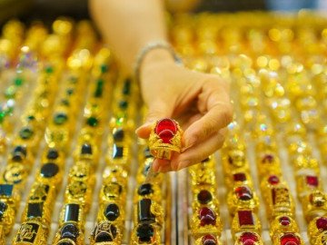 Giá vàng hôm nay 19/4: Đứng vững trên ngưỡng 4.800 USD/ounce