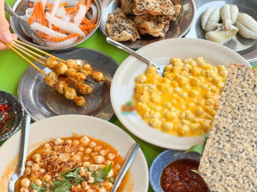 Khách Tây khen nức nở món giòn sần sật ở biển Việt, gọi liền 3 suất