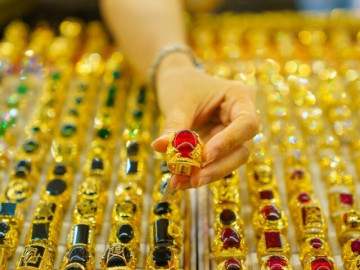 Giá vàng hôm nay 22/4: Lao dốc không phanh, giảm hơn 100 USD/ounce