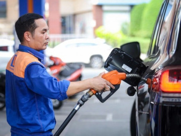 Bộ nêu lý do giá xăng dầu liên tục lao dốc từ đỉnh, một loại dầu đã giảm tới 18.000 đồng/lít