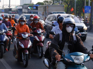 Xe cá nhân "rồng rắn" rời TPHCM dịp nghỉ lễ, ùn ứ cả hai cửa ngõ Đông - Tây