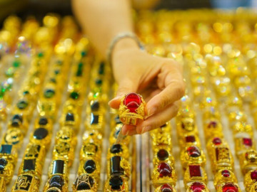 Giá vàng hôm nay 27/4: Thế giới giảm, trong nước đi ngang