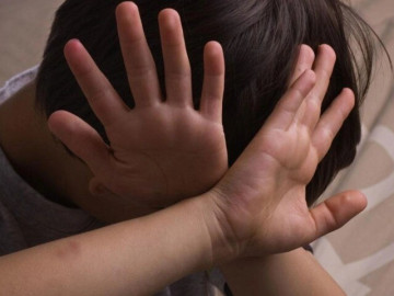 Điều tra vụ bé trai 2 tuổi nghi bị mẹ ruột và cha dượng bạo hành dã man