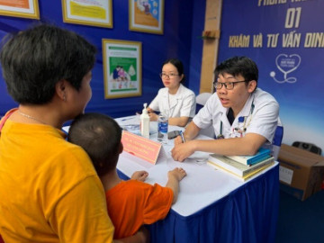 Sức khỏe - Trẻ dưới 6 tuổi được khám sức khỏe hằng năm, có tầm soát tự kỷ