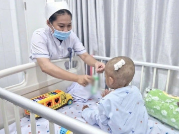 Tin tức - Câu nói nhói lòng khi tỉnh lại của bé 2 tuổi bị mẹ và nhân tình bạo hành dã man