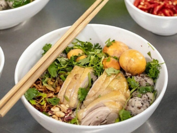 Ở Hà Nội có 5 quán phở gà lâu đời ngon nổi tiếng: Có nơi được Michelin vinh danh là viên ngọc quý giữa lòng Thủ đô