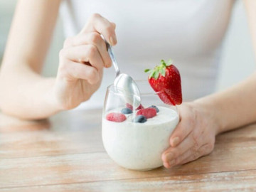 Sức khỏe - Bí quyết sống thọ: Sau tuổi 60, ăn sữa chua vào 3 khung giờ vàng này giúp cơ thể khỏe mạnh hơn