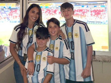 Vợ Messi vỡ òa khi chồng lập hat-trick ở World Cup