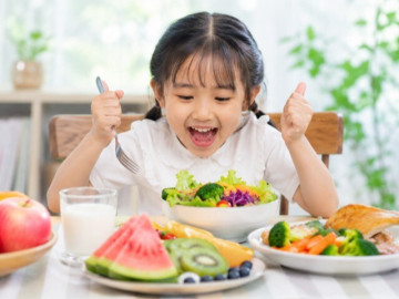 Ăn trái cây tráng miệng thế nào để tốt cho sức khỏe lứa tuổi học sinh?