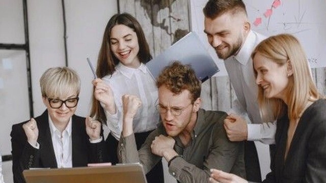 4 kiểu đồng nghiệp tưởng bình thường nhưng lại là 'quý nhân' giúp bạn thăng tiến: Kiểu số 2 gặp được là may mắn cả đời