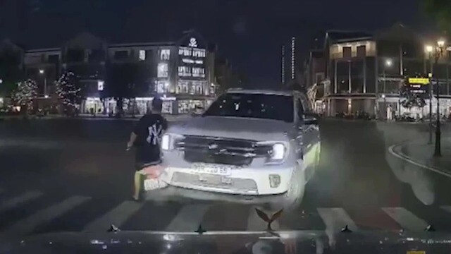 Tạm giữ người đàn ông nước ngoài nổ súng sau va chạm giao thông