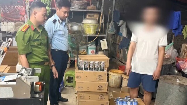 Phát hiện hơn 500 sản phẩm hóa chất nghi bị “phù phép” nhãn mác tại cơ sở kinh doanh