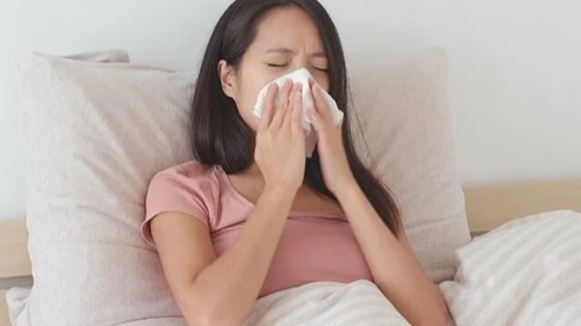Sáng ngủ dậy nghẹt mũi, tối ho khan hãy thử ngay mẹo này