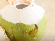 Clip Eva - Uống nước dừa thường xuyên có gây hại cho thận?