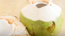 Uống nước dừa thường xuyên có gây hại cho thận?