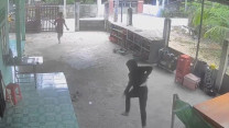 Truy tìm 2 đối tượng đột nhập nhà dân, rút hung khí đe dọa chủ nhà
