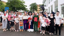 Nữ thủ khoa gây xúc động khi 29 người thân đến dự lễ tốt nghiệp: “Gia đình là động lực lớn nhất của tôi”