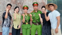 Cười té ghế với bí kíp "dọn dẹp" vỉa hè có 1-0-2 của các anh công an