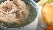 Dùng nước luộc thịt nấu canh mỗi ngày có thực sự tốt cho sức khỏe